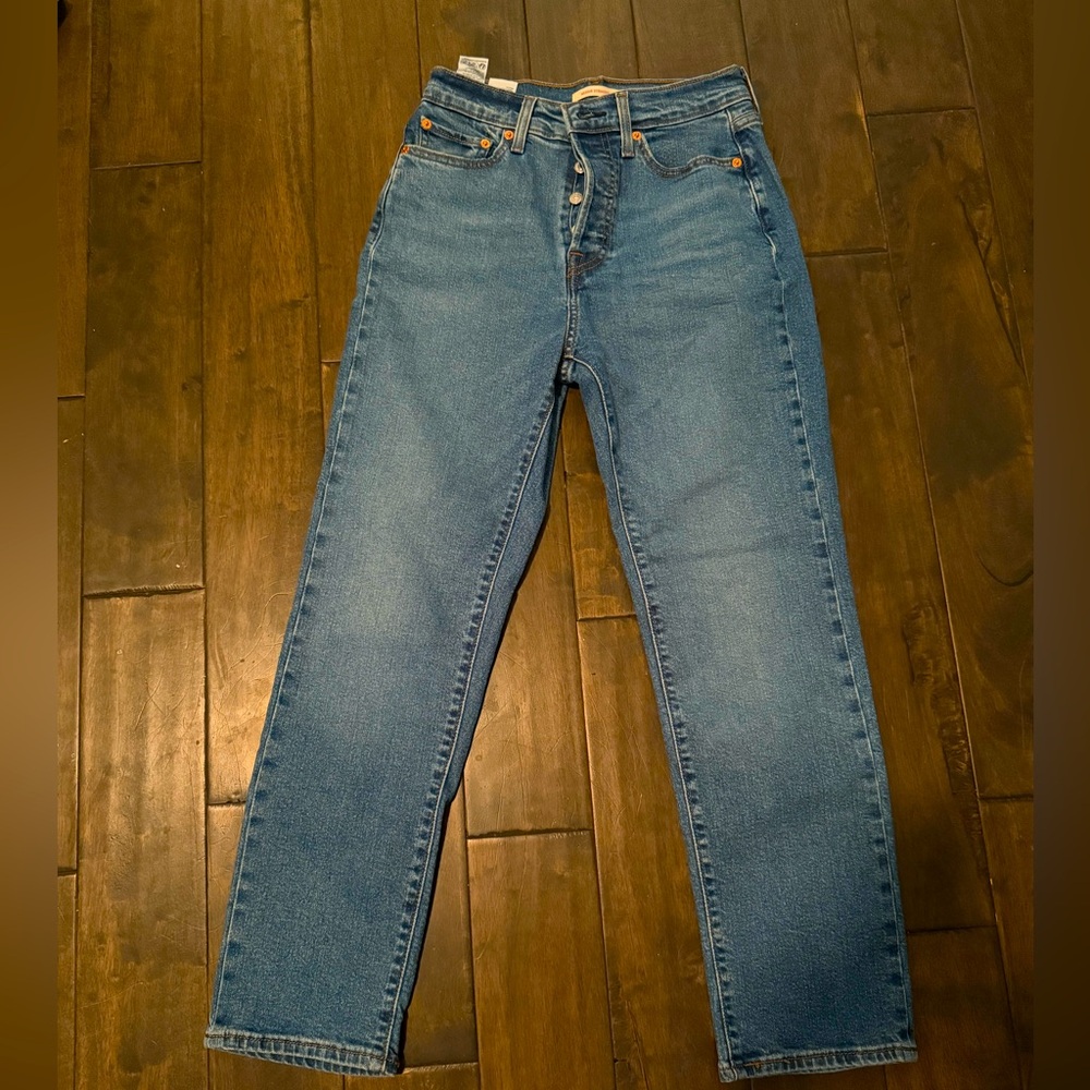 Wedgie Straight, size 27.

Too small, never worn.